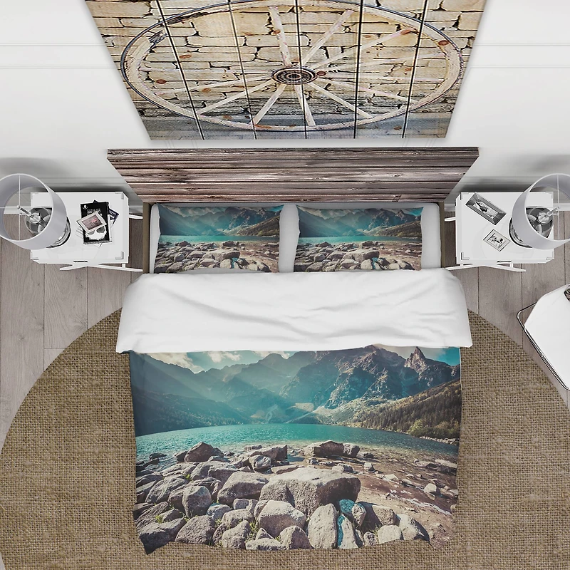 Designart 'Tatra Mountains Green water mountain lake' Landscapes Bedding Set
