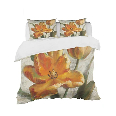 Designart 'Parrot Tulips I on Ivory' Cottage Bedding Set