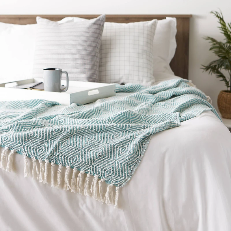 DII® X-Diamond Geometric Throw