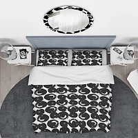Designart 'Black Circles on White Background' Modern & Contemporary Bedding Set