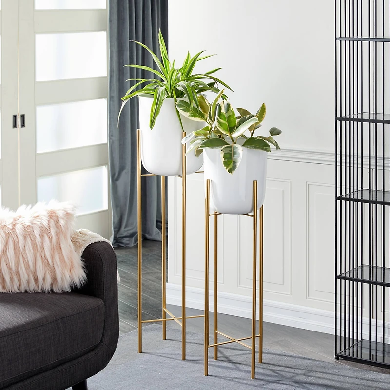 CosmoLiving by Cosmopolitan Set of 2 White Metal Contemporary Planter, 39", 46"