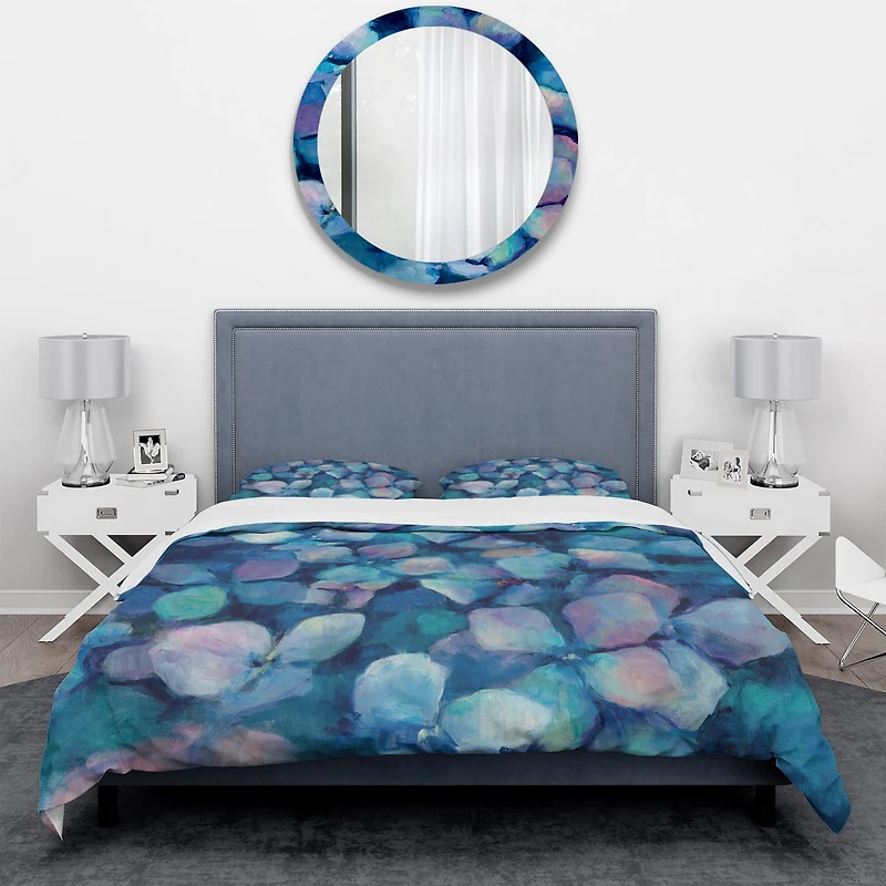 Designart 'Abstract Blue Flower Petals' Geometric Bedding Set