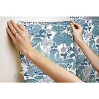 RoomMates Niittypolku Peel & Stick Wallpaper