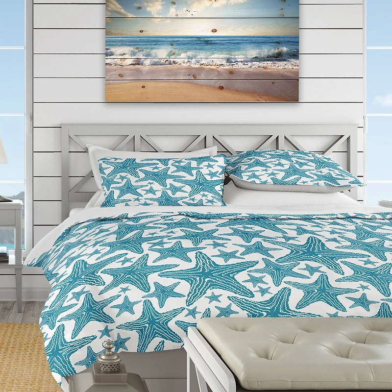Designart 'Pattern of Blue Starfish' Coastal Bedding Set