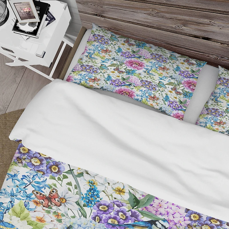Designart 'Blue Bird And Blue and Purple Blossoming Flowers' Floral Bedding Set