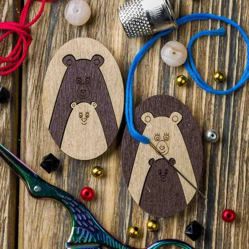 Wonderland Crafts Bear Double-Sided Magnetic Needle Holder