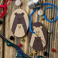 Wonderland Crafts Bear Double-Sided Magnetic Needle Holder