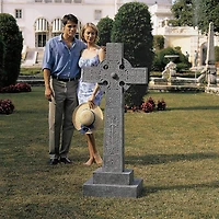 Design Toscano Full-Size Chisholm Highland Celtic Cross Statue
