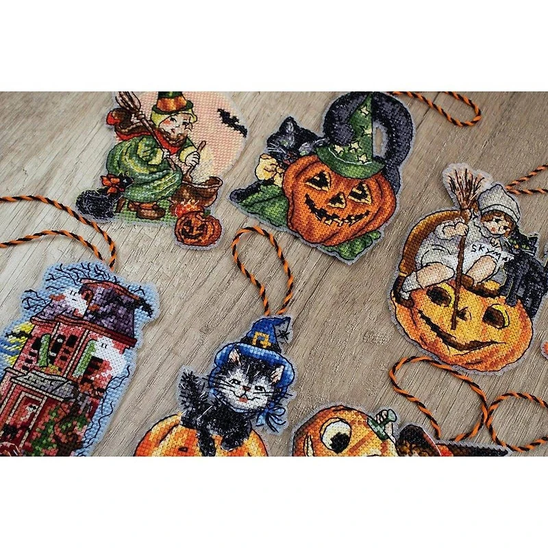 Letistitch Halloween Toys Plastic Canvas Counted Cross Stitch Kit