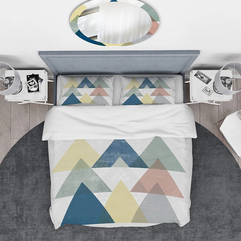 Designart 'Geometrical Composition Triangles II' Geometric Bedding Set
