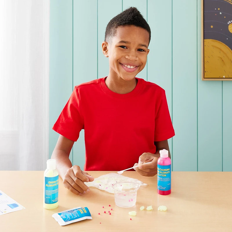 National Geographic™ Amazing Worms Chemistry Kit