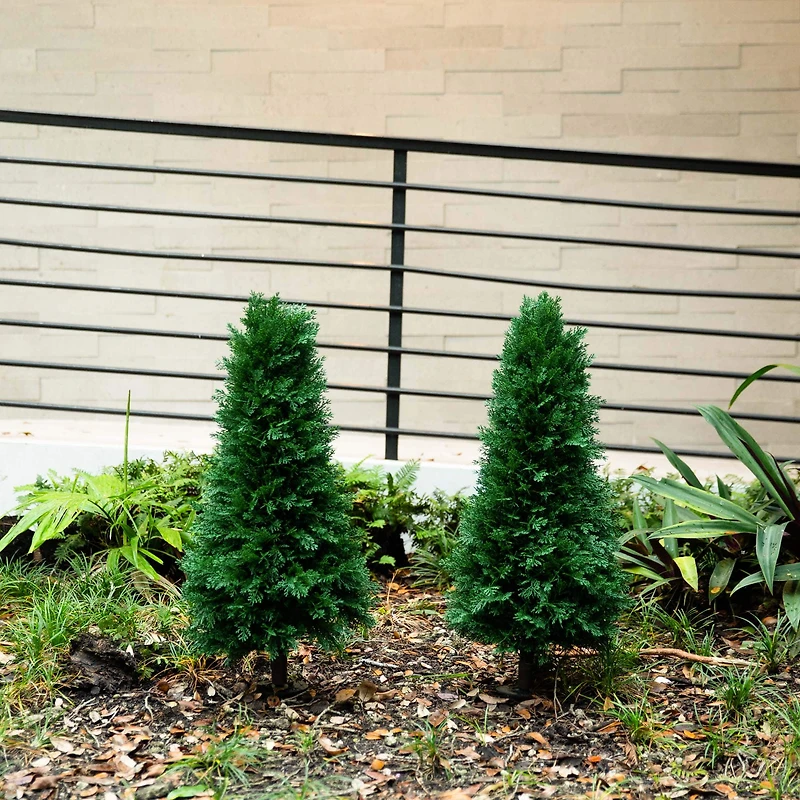 3ft. UV Resistant Cedar Plant Set with Integrated Ground Stake