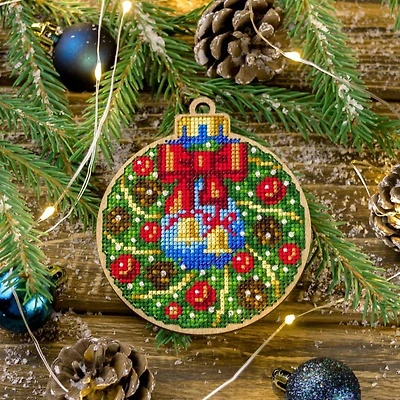 Wonderland Crafts Green & Red Wreath Cross-Stitch Kit