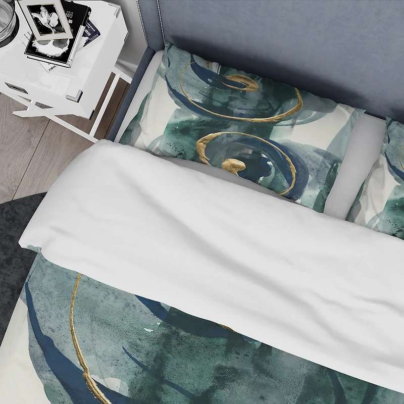 Designart 'Indigo and Gold II' Geometric Bedding Set