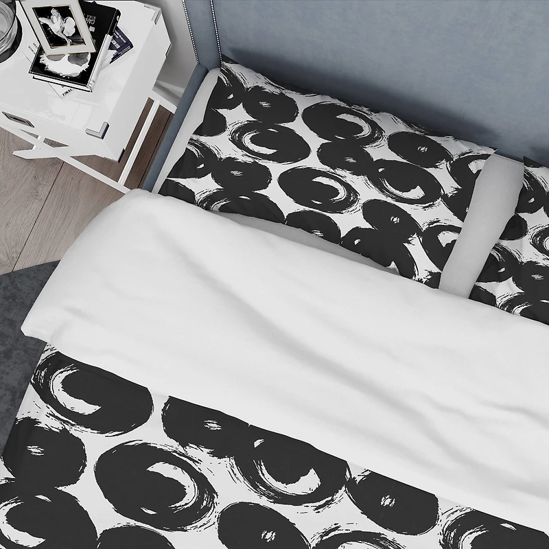 Designart 'Black Circles on White Background' Modern & Contemporary Bedding Set