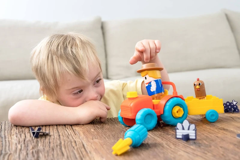 Educational Insights Design & Drill Bolt Buddies Tractor