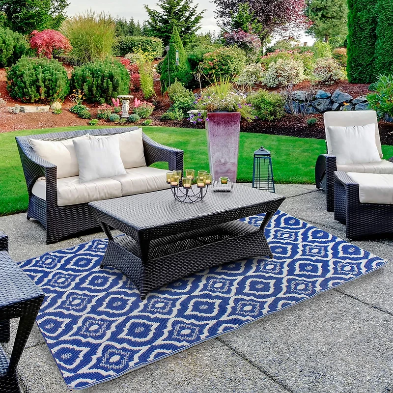 Blue & White Geometric Rectangular Outdoor Area Rug, 4ft. x 6ft.