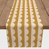 Scalloped Circle Indoor/Outdoor Table Runner