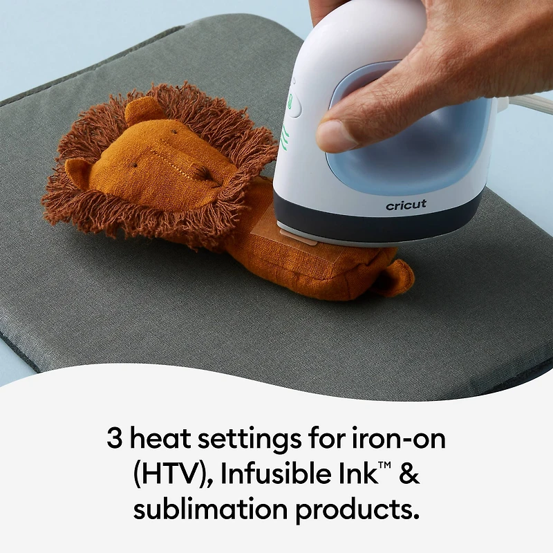 Cricut EasyPress Mini™ + Mat & Weeder Bundle