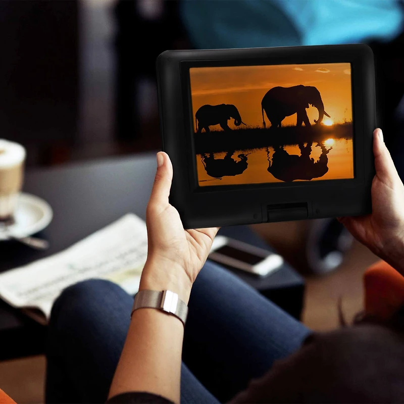 Trexonic 14.1" Portable DVD Player with Swivel LCD Screen