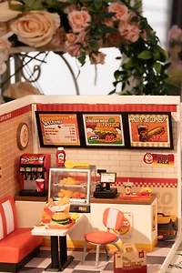 Rolife® Super Creator Yum Yum Burgers DIY Miniature Kit