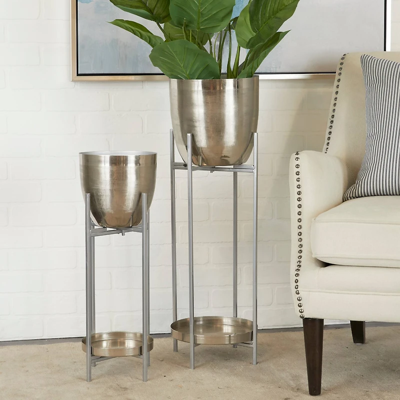 CosmoLiving by Cosmopolitan Silver Metal Planter with Removable Stand Set