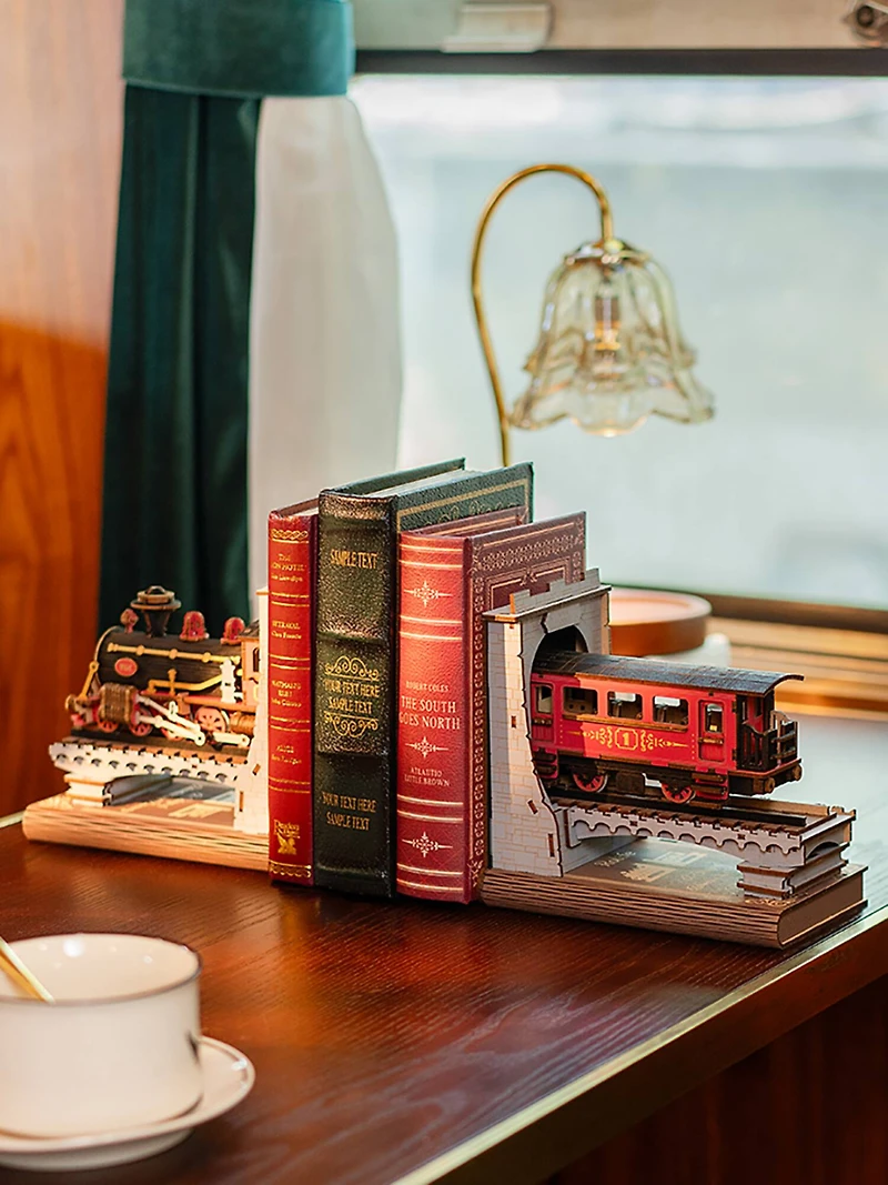 Rolife® Wonderland Century Train Book Nook Kit
