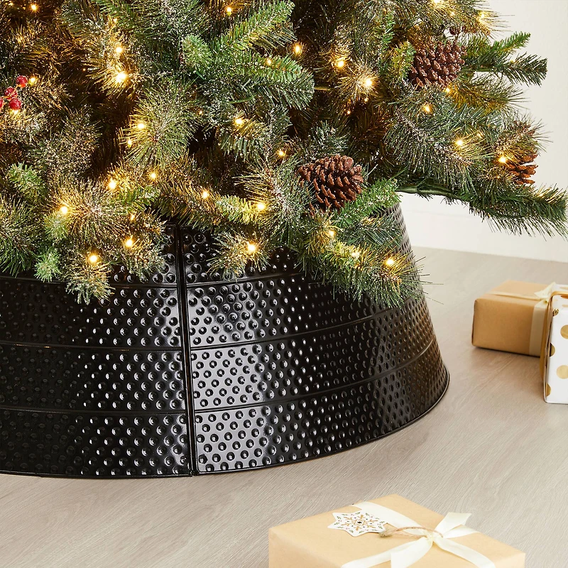 Glitzhome® 40.5" Christmas Black Hammered Metal Tree Collar