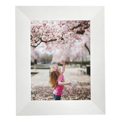 Aura Frames Sawyer White 11" x 9" Digital Photo Frame