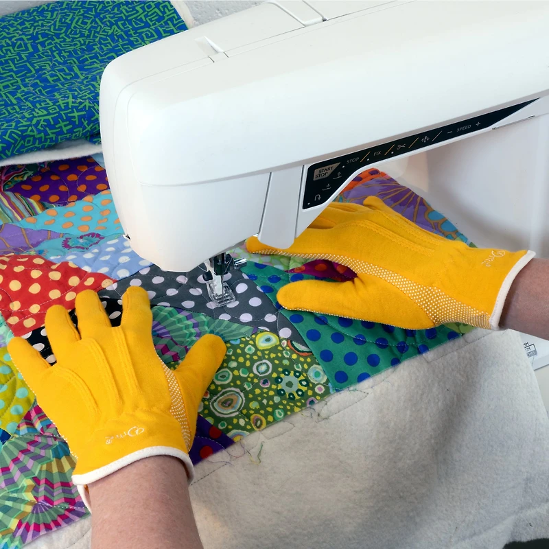 Dritz® Medium Machine Quilting Grip Gloves