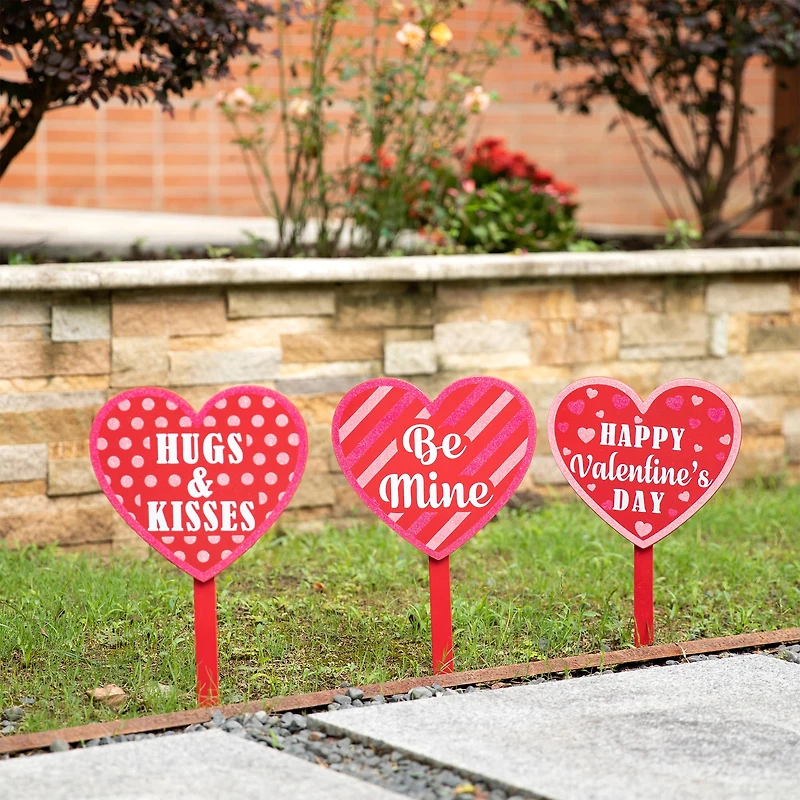 Glitzhome® 15" Wooden Heart-Shaped Valentine's Yard Stakes Set