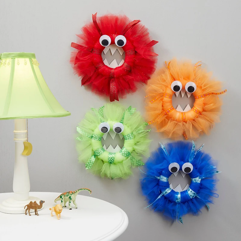 FloraCraft® CraftFōM 16" White Extruded Wreath