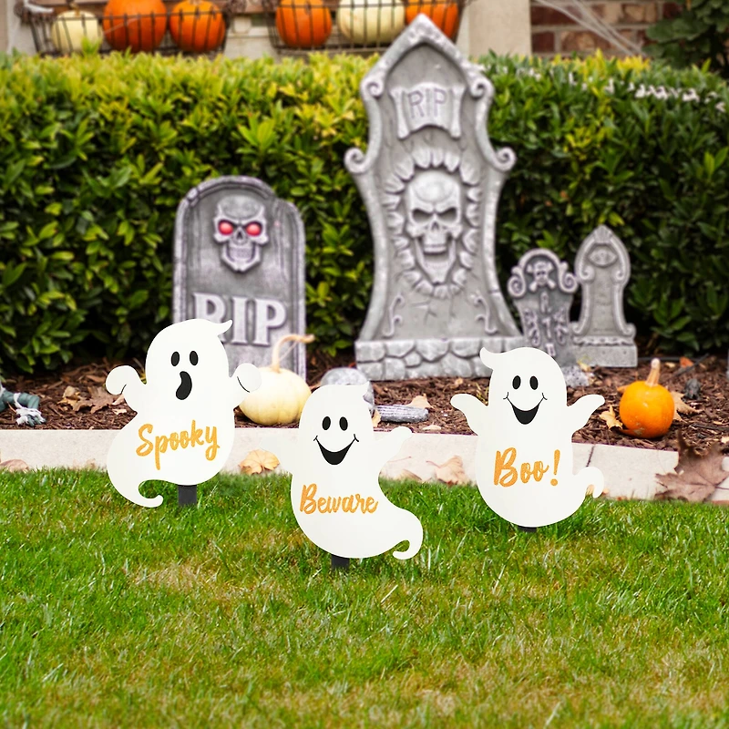 Glitzhome® 15" Halloween Wooden Ghost Yard Stake Set