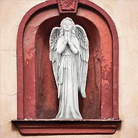 Design Toscano Medium Divine Guidance: Praying Angel Garden Statue