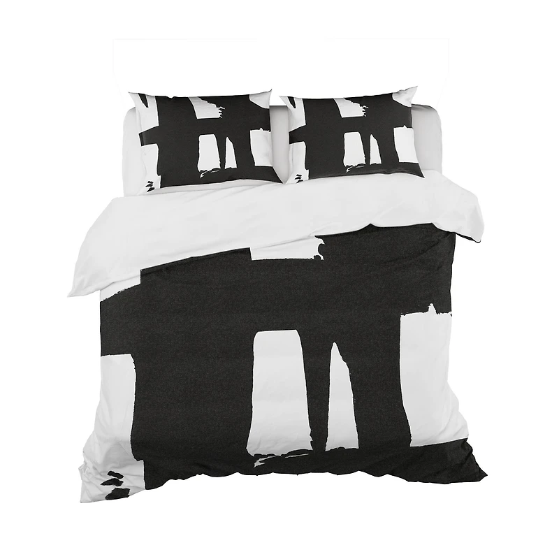 Designart 'Black & White Crossing Paths II' Geometric Bedding Set
