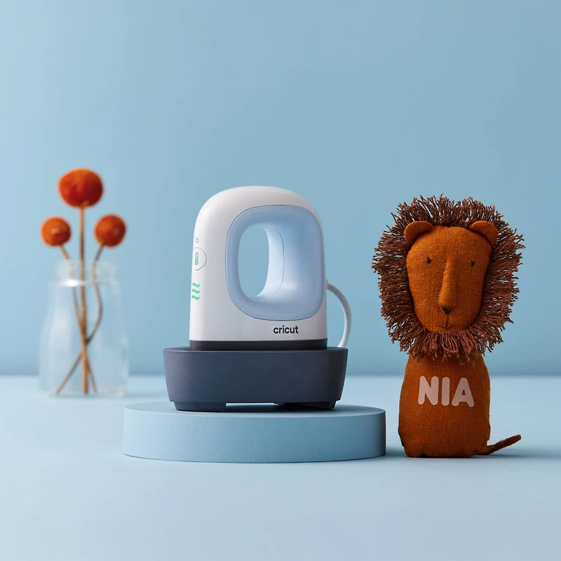 Cricut EasyPress Mini™ + Mat & Weeder Bundle