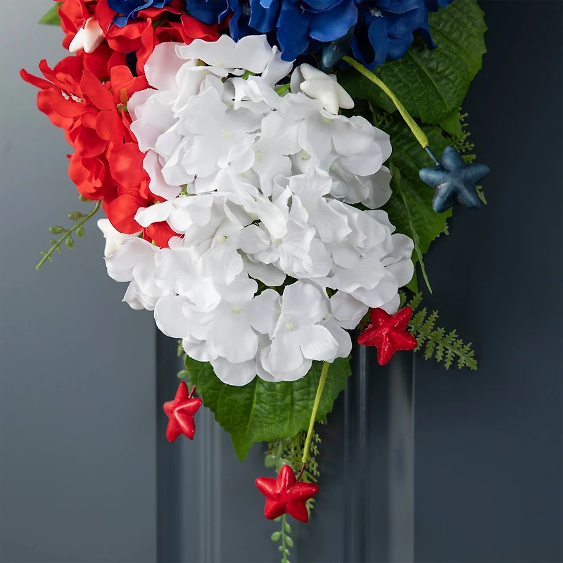 Glitzhome® 22.5" Patriotic Americana Metal Top Hat & Hydrangea Swag Wall Décor