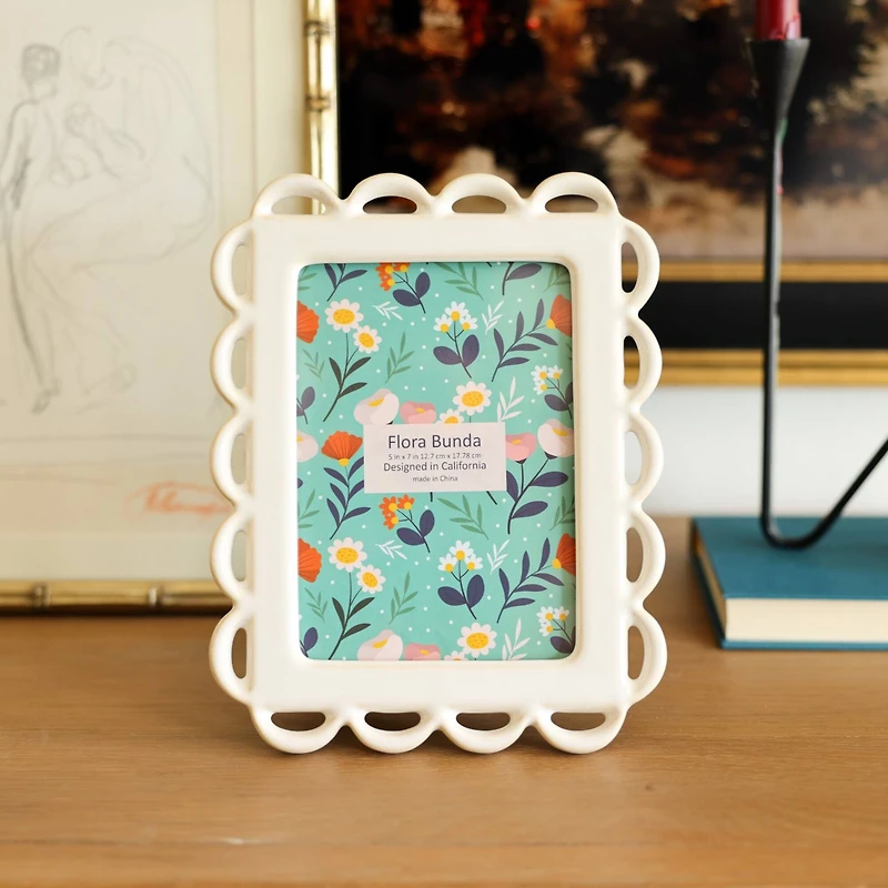 Flora Bunda 5" x 7" Scallop Edge Ceramic Photo Frame