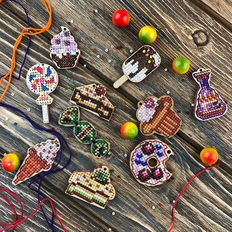 Wonderland Crafts Sweets Embroidery Blanks Set