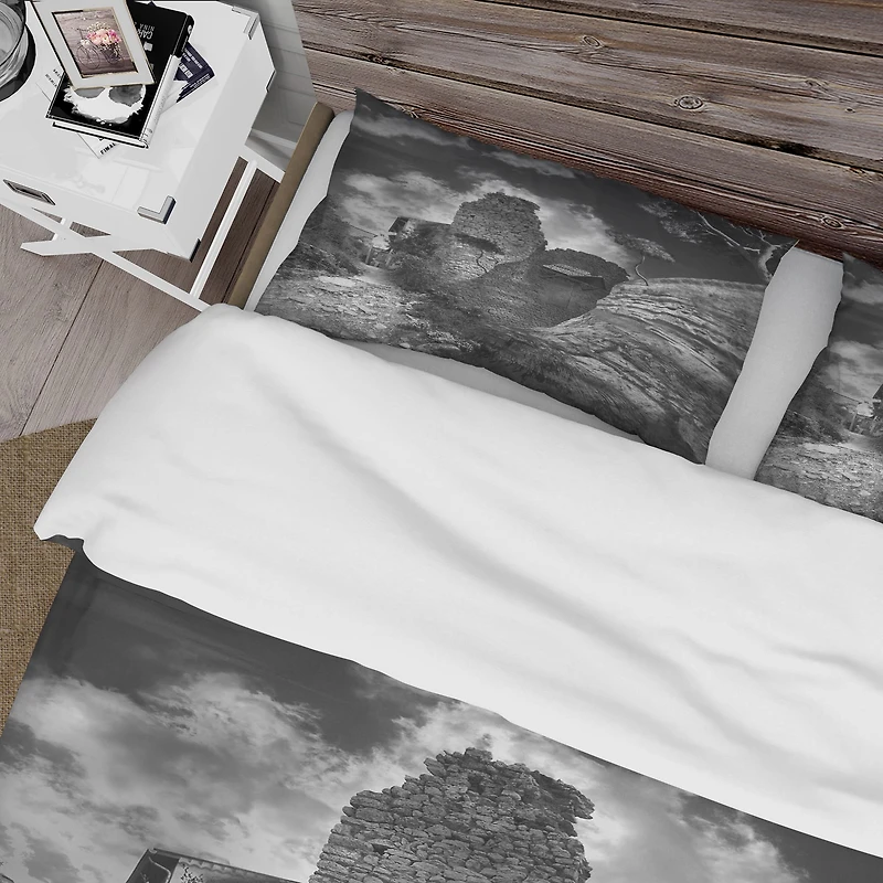 Designart 'Mast of Columbine Collage' Traditional Bedding Set