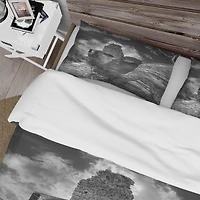 Designart 'Mast of Columbine Collage' Traditional Bedding Set