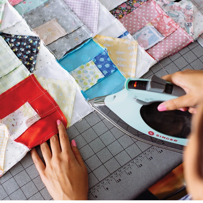 SINGER® Mint SteamCraft Plus Iron