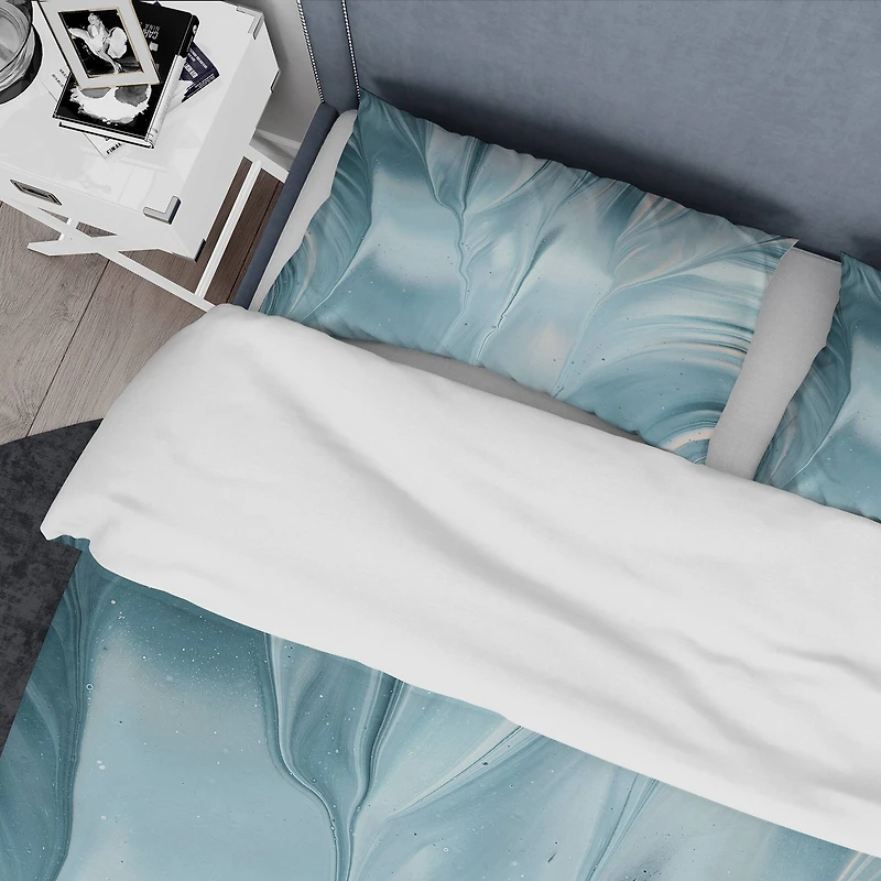 Designart 'Blue Modern Water III' Geometric Bedding Set