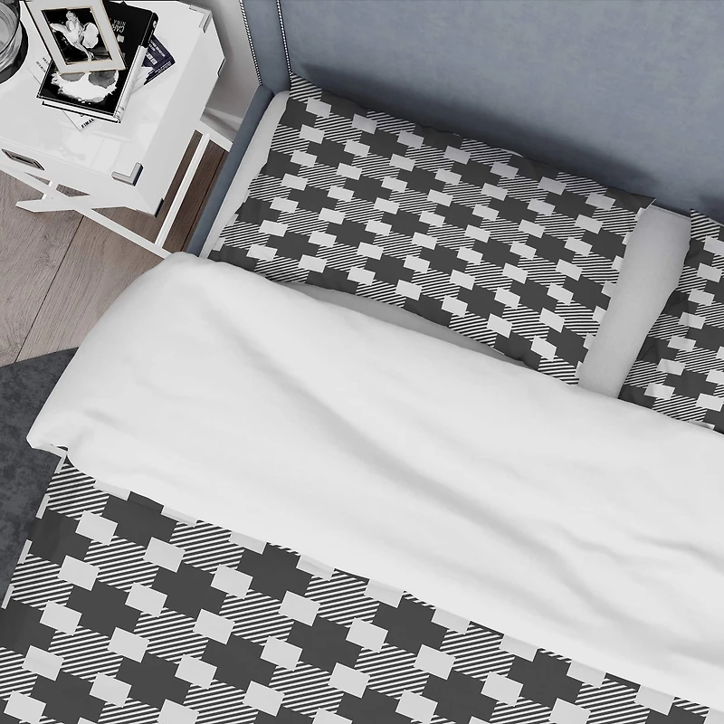 Designart 'Geometric Monochrome Pattern II' Mid-Century Duvet Cover Set