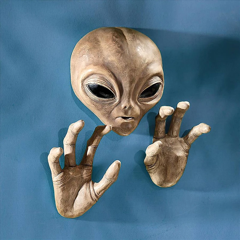 Design Toscano Roswell The Alien Plaque