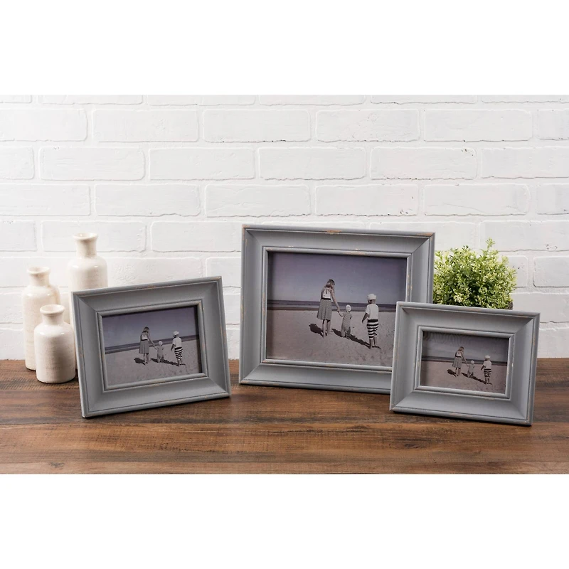 DII® Gray Distressed 5" x 7" Picture Frame