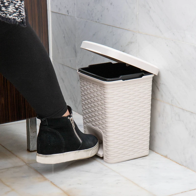 Mind Reader Ivory Step Bathroom Wastebasket Trash Garbage Can
