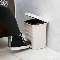 Mind Reader Ivory Step Bathroom Wastebasket Trash Garbage Can