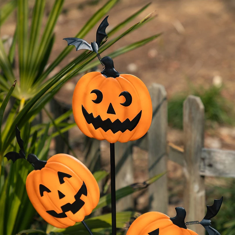 Glitzhome® 39.5"H Halloween Metal Triple Pumpkin with Spring Bats Yard Stake