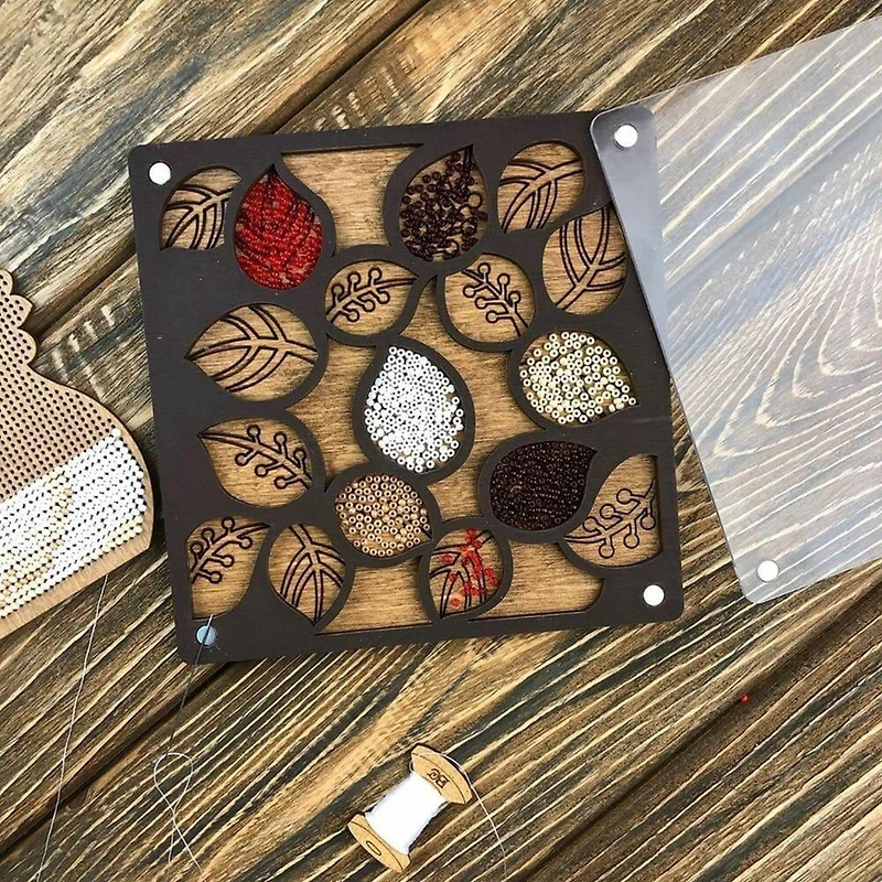 Wonderland Crafts 5" x 5" Leaf Bead Organizer with Transparent Cover